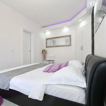 Dalmatino Apartamento *