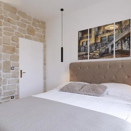 Dalmatino Apartment *