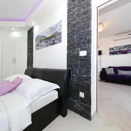 Dalmatino Apartment *
