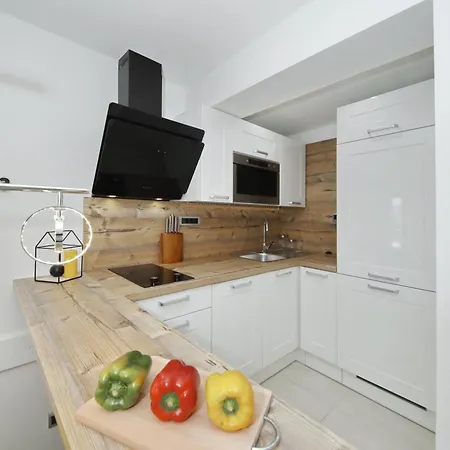 Dalmatino Apartment *
