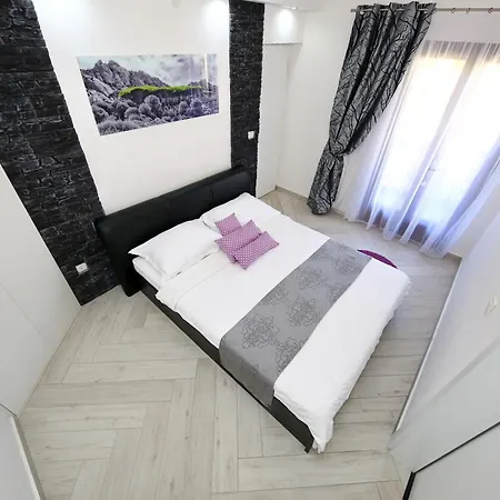 Dalmatino Apartment *