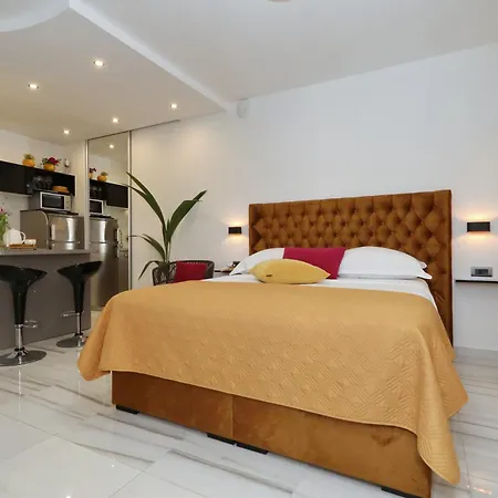 Apartment Dalmatino *