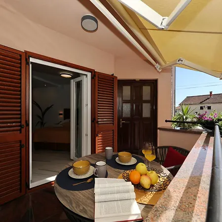 Dalmatino Apartment *
