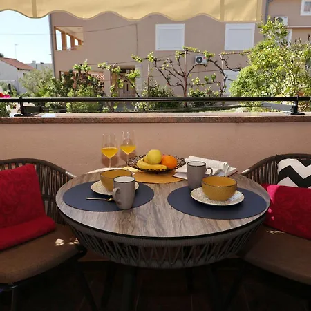 Apartment Dalmatino *