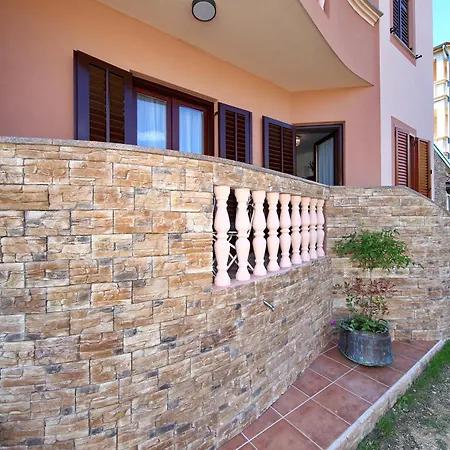 Apartment Dalmatino *