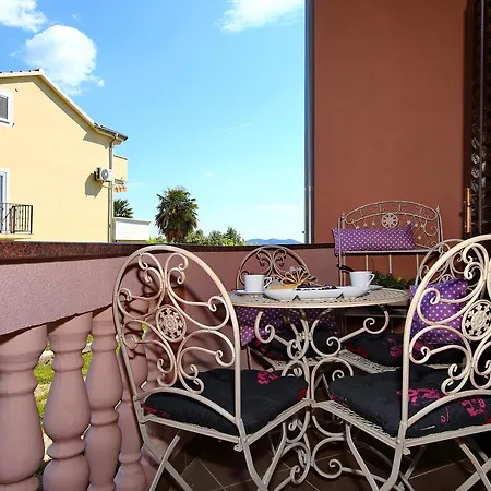 Apartment Dalmatino *