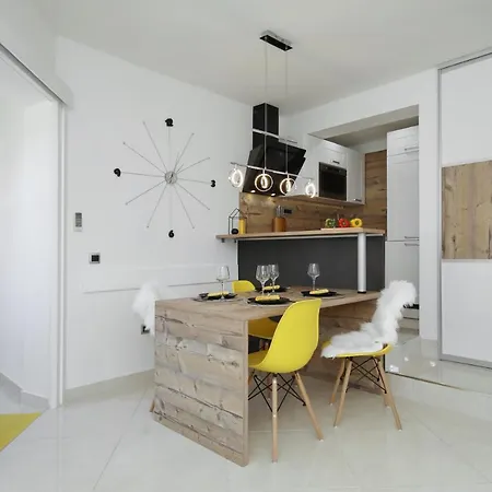 Dalmatino Apartment *