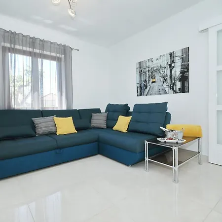 Dalmatino アパート Pakoštane