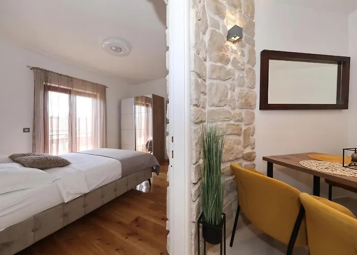 Апартаменты Dalmatino *